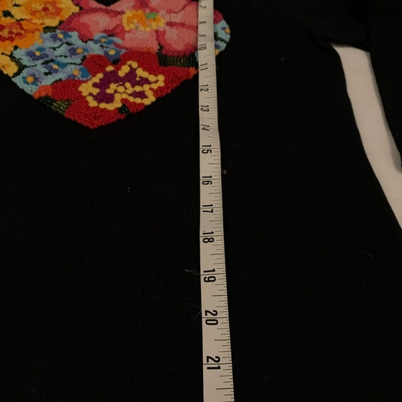 Smitten by Michael Simon heart sweater….EUC! - Picture 5 of 7